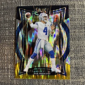 2024 Select Dak Prescott Concourse Nero e Giallo Shock Prizms Cowboys - Foto 1 di 2