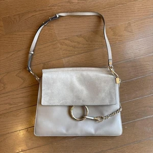 Bolso de Hombro Chloe Fay Gris Claro 25x32x11cm - Imagen 1 de 10