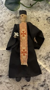 Griechische oder russisch-orthodoxe Priester Puppe Handarbeit individuell schwarz mit Kreuz - Bild 1 von 18