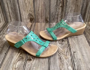 Vionic Womens Maggie Wedge Sandals Green Slip On Open Toe Gold Studs Size 9 - Picture 1 of 12