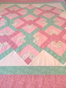 QUILT TOP~PINK & MINT GREEN~& WHITE 61”SQ. LAP- HOME DECOR~PIECED~NEW U,S.A - Picture 1 of 7
