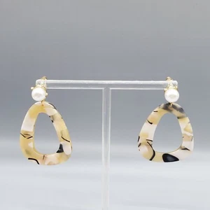 Tan Marbled Dangle Earrings Pierced Ear Faux Pearl Acrylic Open Loop Abstract - Picture 1 of 9
