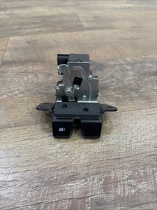 KIA SOUL 10-13 SORENTO 11-13 Rear Tail Gate Trunk Latch Lid Lock Actuator OEM - Picture 1 of 6