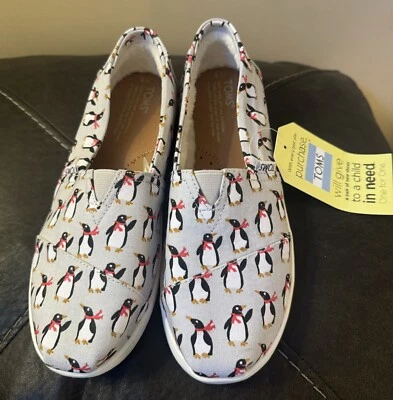 Toms Youth Classic Fleece Lined Slip On Shoes Holiday Penguins Gray 5Y 5  Youth - Image 1 of 4