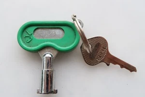 Pachislo Slot Machine Door Key OEM # 068 - Picture 1 of 2