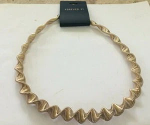 NX7192 COLLANA GIROCOLLO IN METALLO TONO ORO ISPIRATA AL DESIGN - Foto 1 di 1