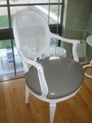 Moderno PAR de sillas estilo Luis XVI recién retapizadas Foto 1 de 4