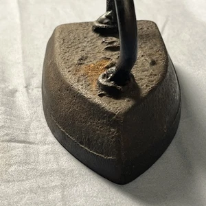 Antique Heavy Cast Iron Sad Iron Marked IXL 6 - Nice Shape Over 5lb - Picture 1 of 6