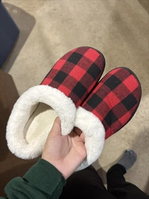 Zapatillas Charter Club Medianas EE. UU. 7-8 Rojo Negro Forradas de Piel a Cuadros Usadas Dos Veces Foto 1 de 3