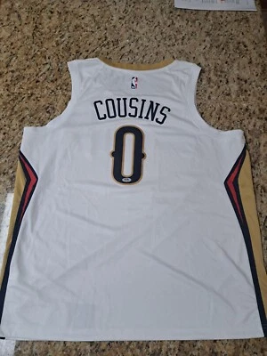 CAMISETA NIKE SWINGMAN AUTÉNTICA FIRMADA POR DEMARCUS COUSINS NEW ORLEANS PELICANS PSA Foto 1 de 4
