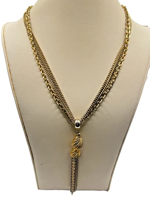 Collar de cadena enchapado en oro en capas con colgante de borla de metal Foto 1 de 4