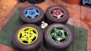 Nr. 4 Alufelgen Farbig Mercedes 5 Löcher - 15 " + Bereifung Verwendet - Bild 1 von 12
