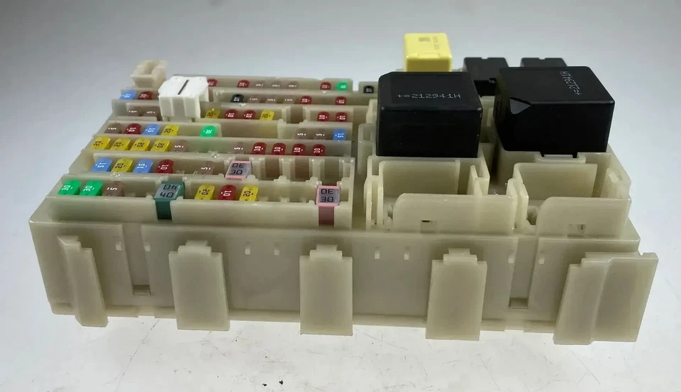 Original Nissan fuse box power distributor Qashqai J12 243506RA0B - Image 1 of 4