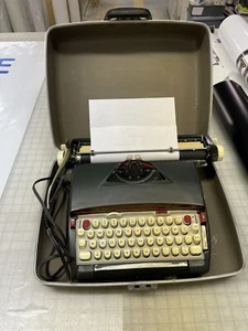 Vintage Sears Medalist Electric 12 Portable Typewriter w/Carrying Case - Picture 1 of 20