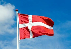DENMARK FLAGS LARGE 5 x 3 ft DANE DANISH EURO 2020 NATIONAL BANNER BRASS EYELETS - Picture 1 of 4