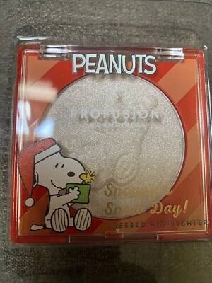 Cosméticos iluminadores prensados Peanuts X Profusion Foto 1 de 4