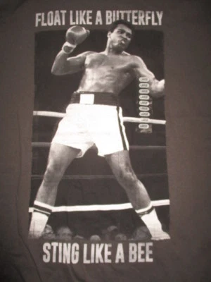 Camiseta con etiquetas MUHAMMAD ALI "Float Like a Butterfly, Sting Like a Bee" (LG) Foto 1 de 2