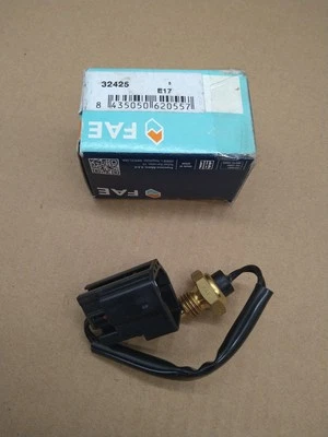 FAE 32425 Sensor, coolant temperature Fits VOLVO S40 V40 V70 C70 S60 S70 S80 - Image 1 of 3