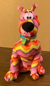 Juguete de peluche Scooby-Doo - rayas de colores raras - único - limpio - 12" de alto - usado en excelente estado - Imagen 1 de 6