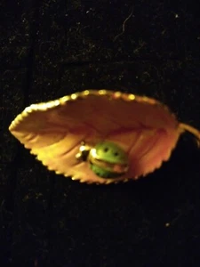 Vtg Pink Lovely Leaf Ladybug Brooch - Picture 1 of 8