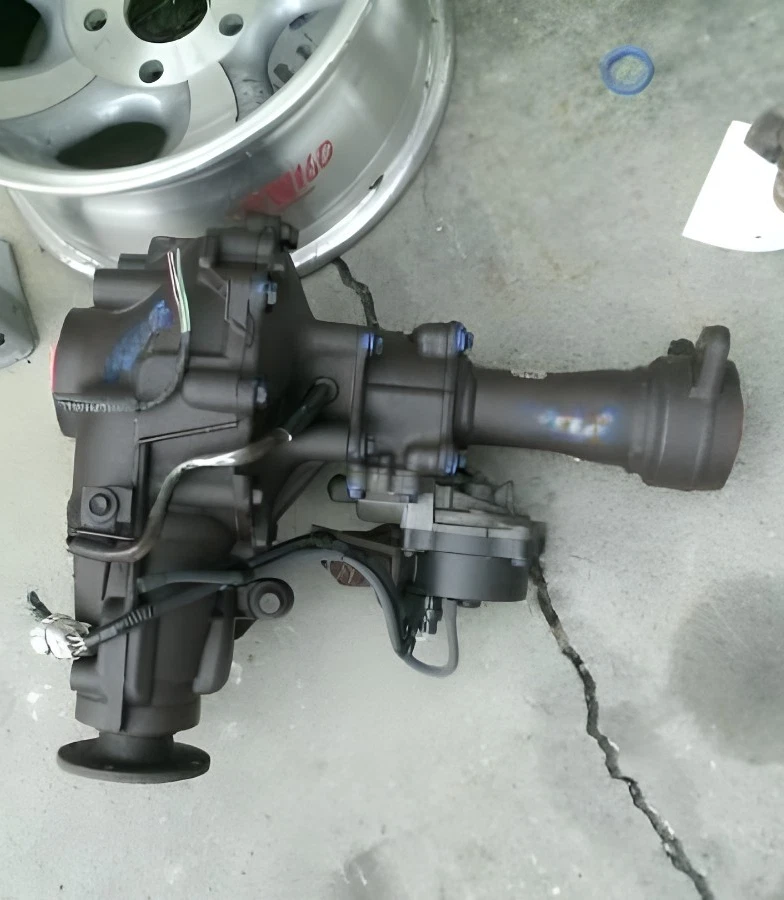 2001-2007 Toyota Sequoia Front Axle Differential Carrier 4.10 Ratio OEM Unit - Image 1 of 4