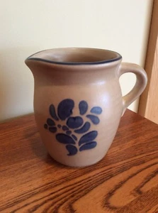 Pfaltzgraff VOLKSKUNST kleiner Krug, Milchkännchen - hellbraun, blau, H 4,5", top - Bild 1 von 7