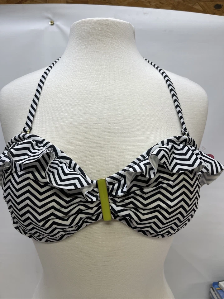 Top de bikini Chevron con volantes grandes Xhilaration negro/blanco almohadillas extraíbles para mujer Foto 1 de 4