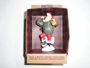 Duluth Trading Co Ornamento Super Babbo Natale - 2a edizione - alto 4,5" - NUOVO - Foto 1 di 1