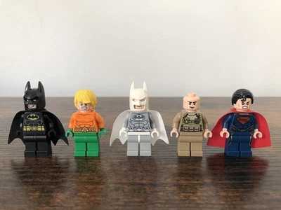 Lego Lot Of 5 Dc Superheroes Mini-figures. Superman, Batman, Aqua-man, Etc. - Image 1 of 4