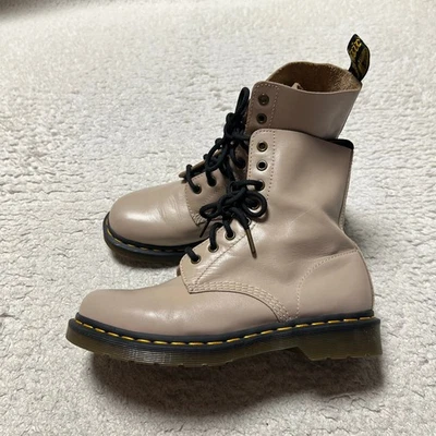 Botas Dr Marten para mujer 9 cuero tostado Virginia 1460 Pascal 8 ojos parte superior alta informales Foto 1 de 4