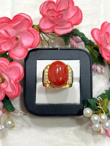 Anillo solitario con acento coral rojo cabujón ovalado lleno de oro... - Imagen 1 de 8