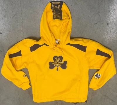 Sudadera con Capucha Majestic Notre Dame Irish Gold “Juega como un campeón hoy” Talla Grande Foto 1 de 4
