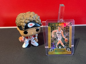 2015-16 Panini Excalibur Mario Hezonja Gold Rookie Crusade Prizm #31 Magic