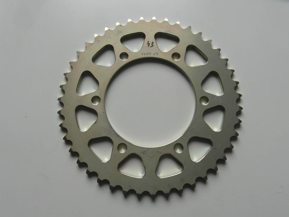 Piñón de aluminio Wieres 520 Z43 Suzuki GSXR 1000 L7 L8 L9 2017 2018 2019 2020 Foto 1 de 1