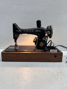 Vintage 1972 Singer sewing machine. Y Model. - Picture 1 of 14