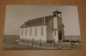 Iglesia Católica de San Benito c1910 Cherry Illinois RPPC Town View Mine Desastre - Imagen 1 de 3
