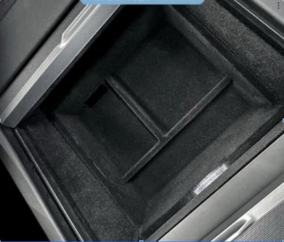 Organizador consola central Tesla Model 3 (2024-2026) / Model Y (2025-2026) Foto 1 de 4