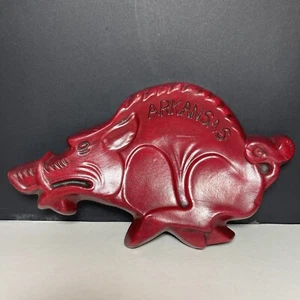 Vintage ARKANSAS RAZORBACK Schwein KREIDE WARE Wandrelief 10,75" L Kreidegeschirr - Bild 1 von 9