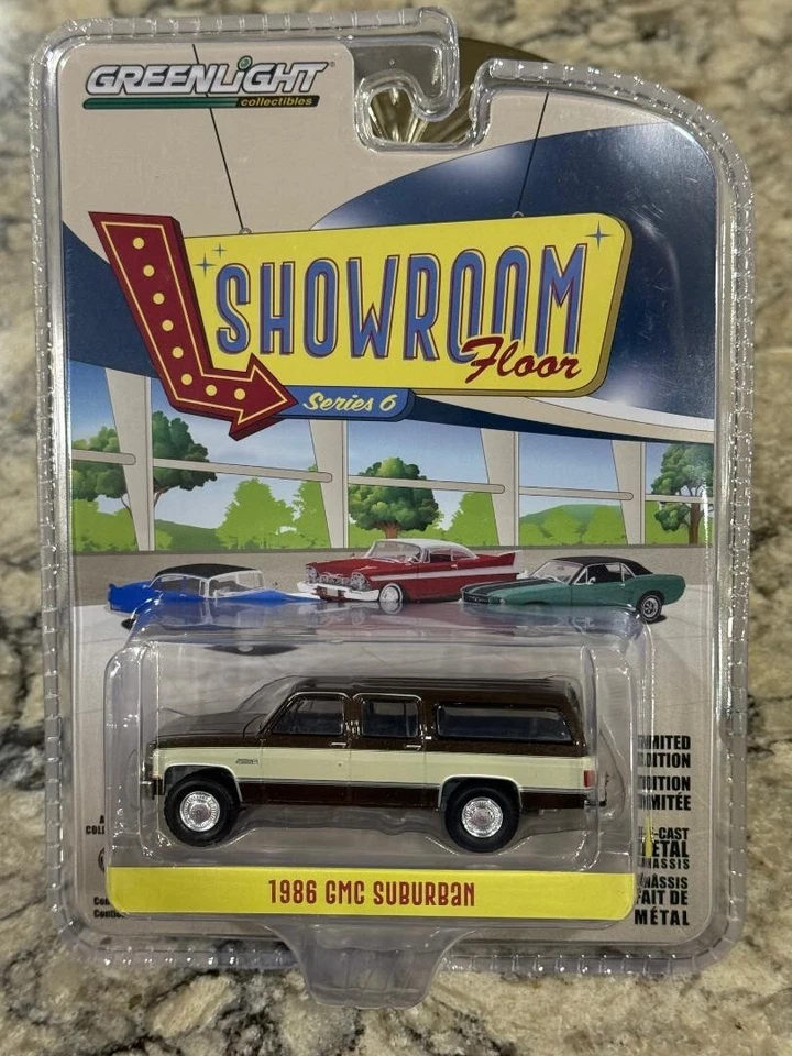 GMC Suburban Indian Bronze & Doeskin 1986 piso de exposición Greenlight 6 1/64 Foto 1 de 1