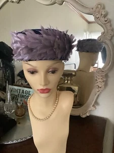 Vintage 1950s Blue Velvet Hat with Light Purple Feathers - Picture 1 of 4