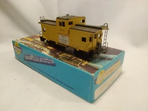 Athearn #5368 HO Scale UP Union Pacific W/V Caboose, 29505 - Picture 1 of 5