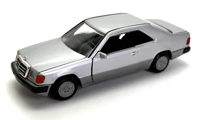 Conrad - Mercedes-Benz 230CE/300CE plateado - escala 1:35 - #1504 Foto 1 de 4