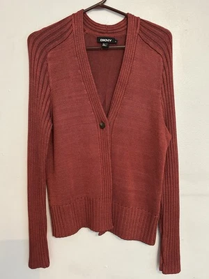 Cárdigan Suéter De Colección DKNY 90s Seda 1 Botón Óxido, Color Rico Talla Pequeña Usado en Excelente Condición Foto 1 de 4