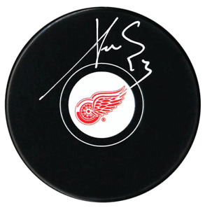 Pavel Datsyuk Autographed Detroit Red Wings Puck