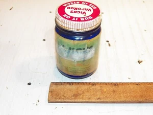 Tarro de vidrio vintage VICKS VAPORUB azul cobalto con tapa de metal rojo/blanco 3,5 oz - Imagen 1 de 5