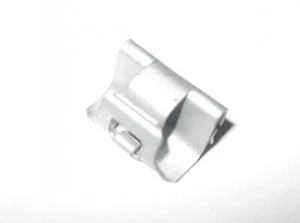 Abrazadera de clip de tira de moldura de ventana Mercedes W126 A0049886778 nueva genuina - Imagen 1 de 2