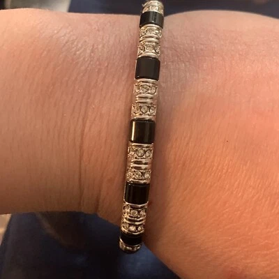 BRAZALETE CON BISAGRAS DISEÑO KENNETH JAY LANE KJL ESMALTE NEGRO PIEDRA BLANCA Foto 1 de 4