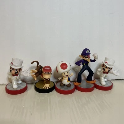 Nintendo Amiibo Figure Lot Of 5-  2 Mario Weeding, Toad, Diddy Kong, Waluigi - Image 1 of 4