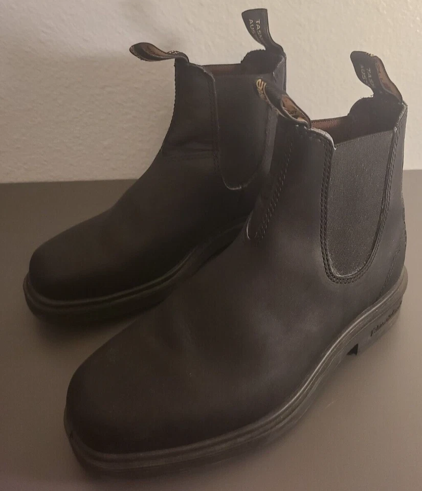 ONLY WORE FEW TIMES Blundstone Womans Leather Boots US6.5 AU3.5 Black Chisel Toe - Image 1 of 4