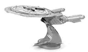 STAR TREK USS ENTERPRISE NCC 1701-D MONTATO Metal Earth 3D in metallo - Imagen 1 de 4